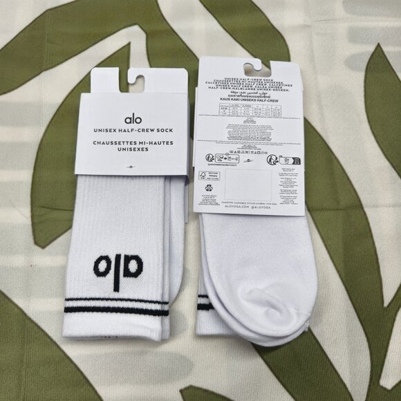 ALO Yoga Women’s Grip Socks 2-Pack | Non-Slip & Sweat-Wicking | Yoga/Pilates - Picture 2 of 3